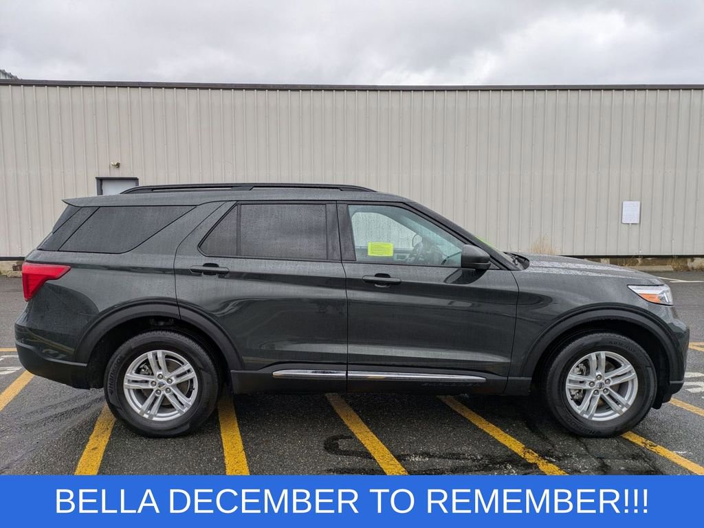 Used 2022 Ford Explorer XLT image 3