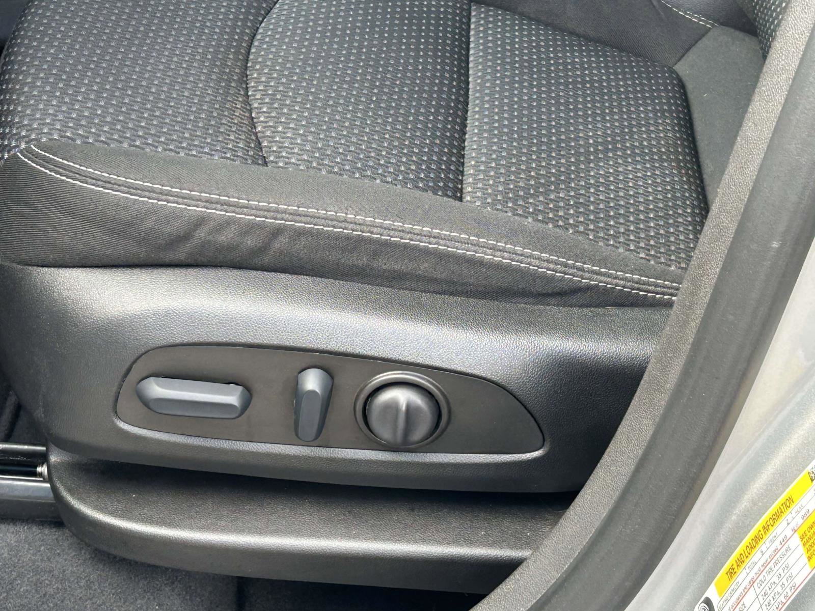 Used 2022 GMC Terrain SLE w/ Driver Convenience Package image 18