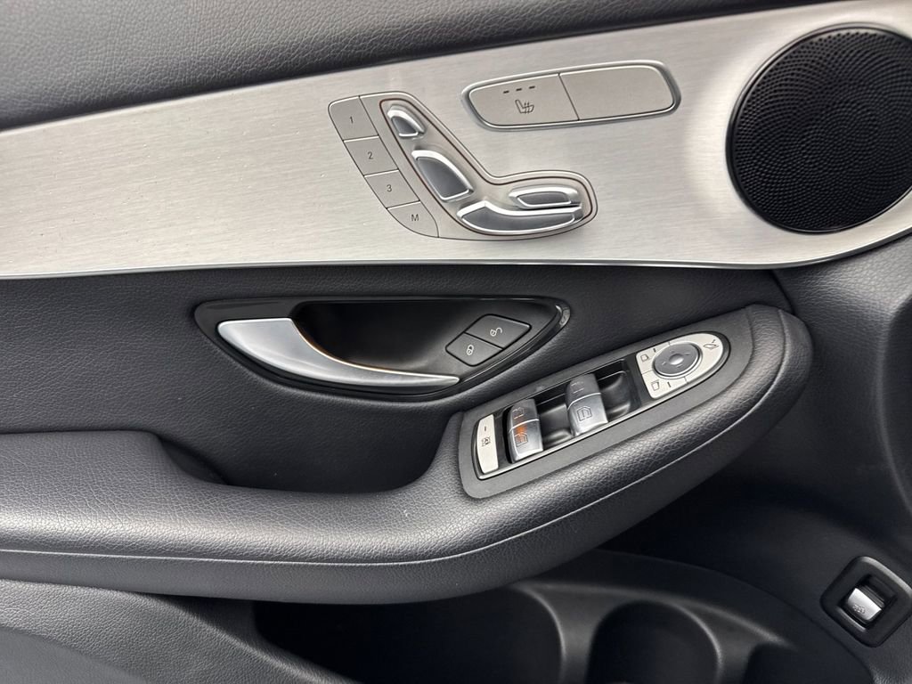 Used 2021 Mercedes-Benz GLC 300 image 10