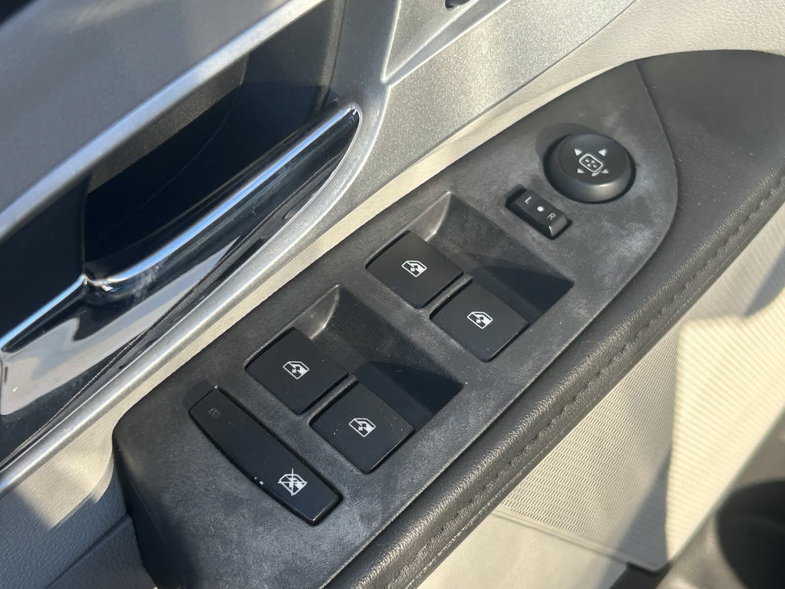 Used 2013 Chevrolet Equinox LS FWD image 25