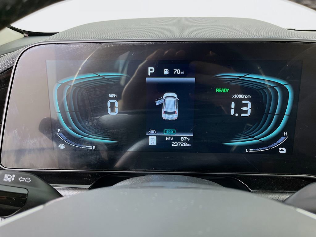 Used 2023 Kia Niro EX w/ EX Cold Weather Package FWD image 17