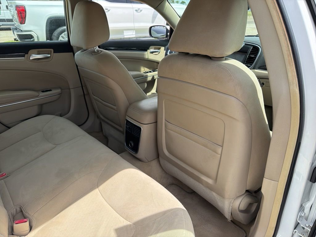 Used 2011 Chrysler 300 RWD image 17