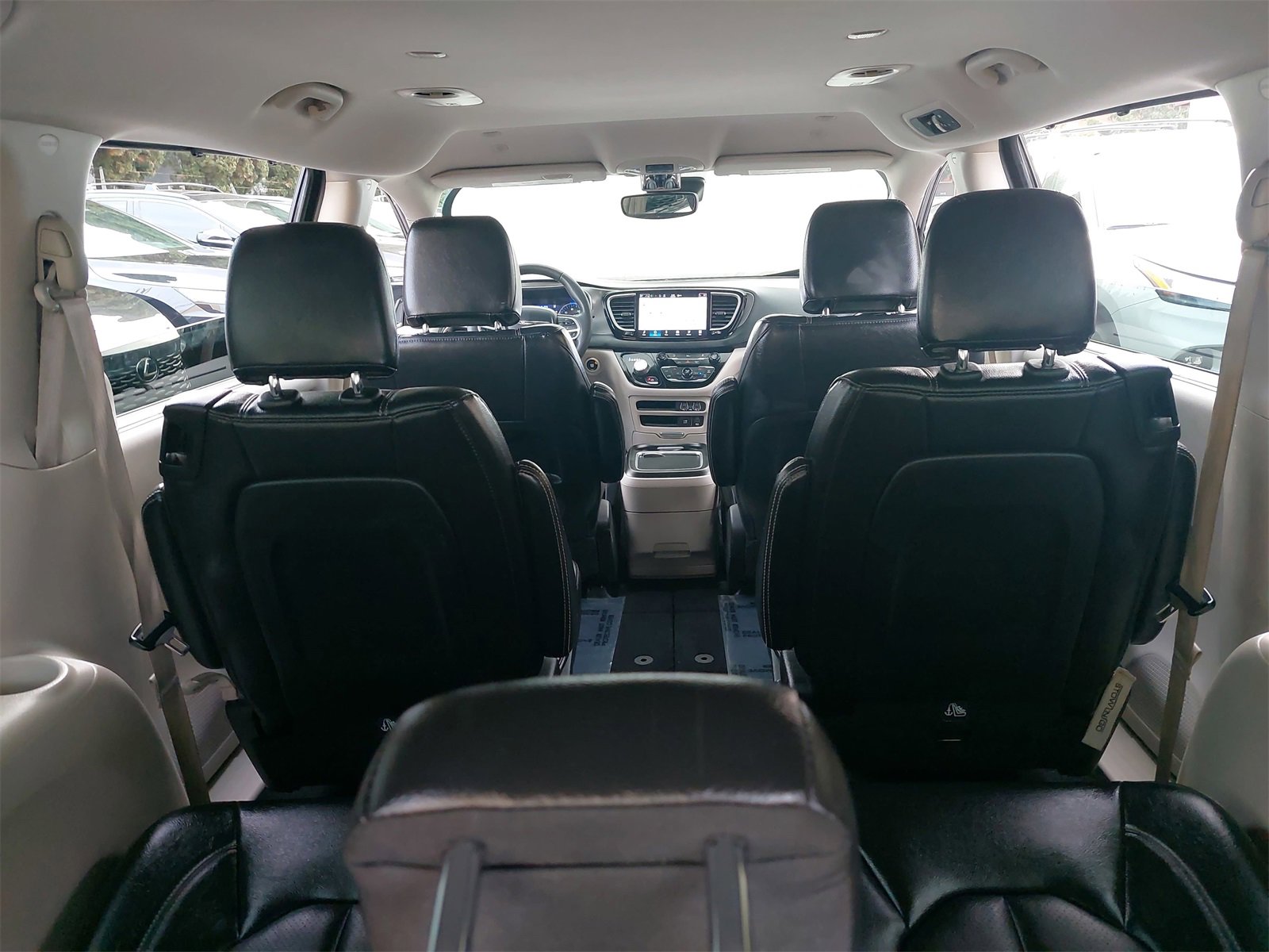 Used 2022 Chrysler Pacifica Touring-L image 14