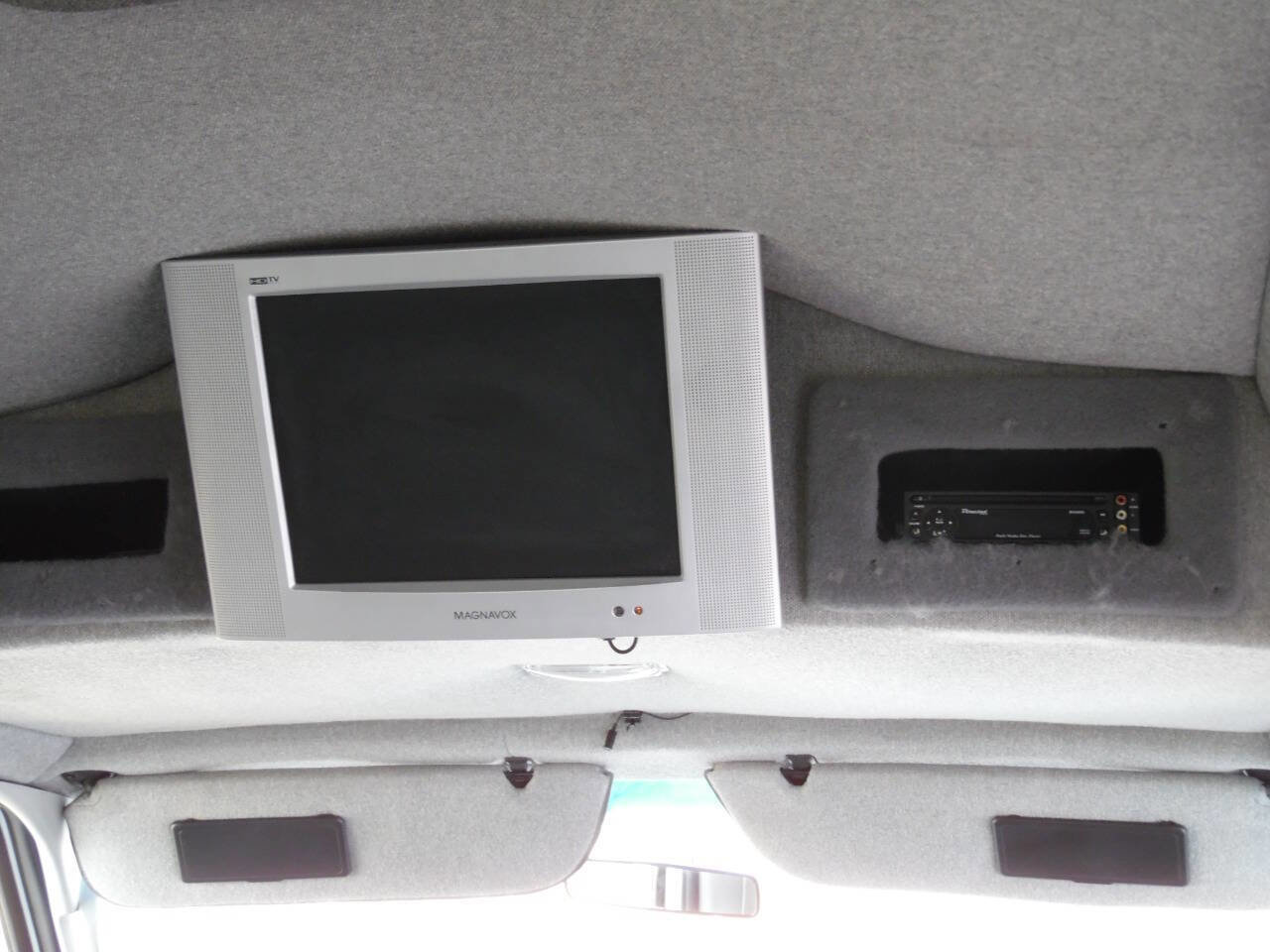 Used 2004 Ford E-250 and Econoline 250 Extended image 26