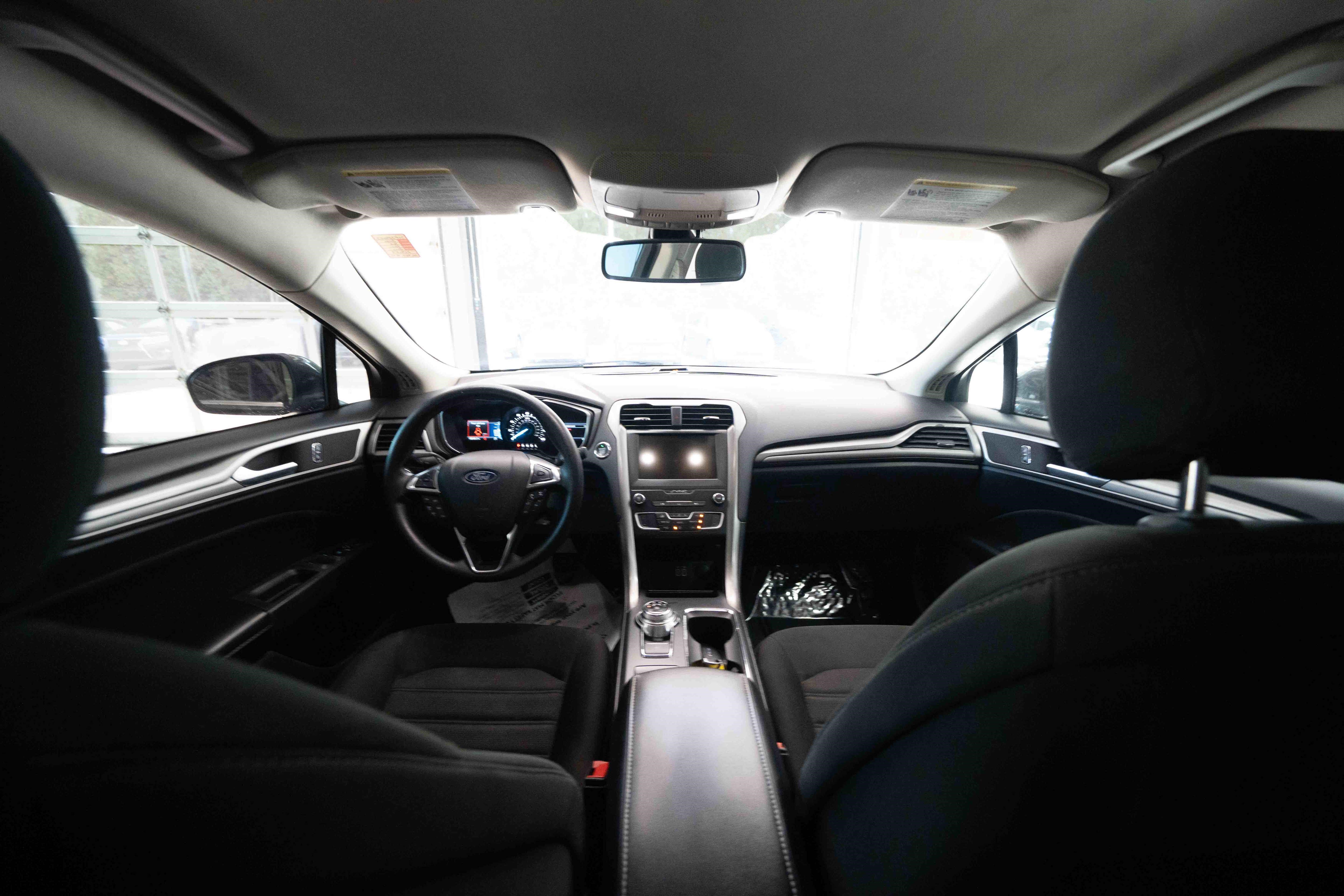 Used 2020 Ford Fusion SE FWD image 19