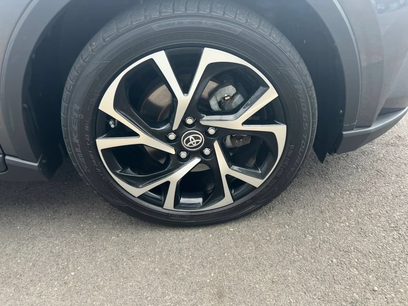 Used 2021 Toyota C-HR XLE FWD image 5