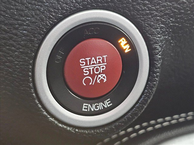 Used 2016 Dodge Challenger SRT RWD image 29