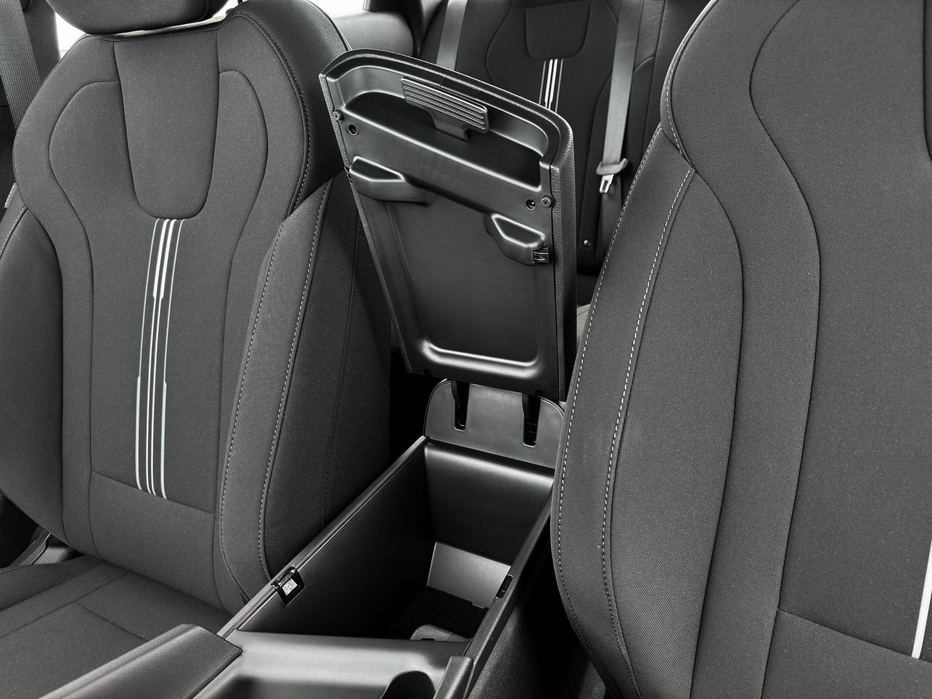 Certified 2025 Hyundai Elantra Sport image 18