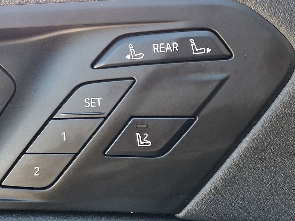 Certified 2025 BMW X7 xDrive40i w/ Premium Package AWD/4WD image 27