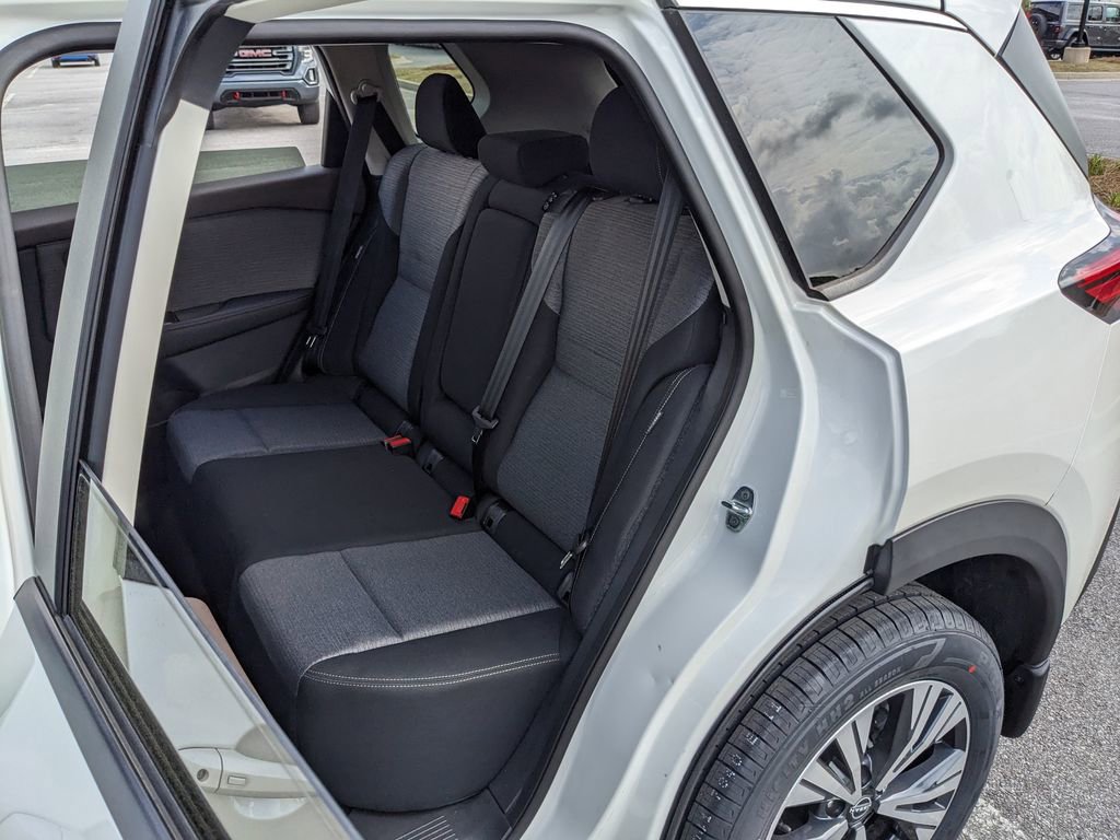 Used 2023 Nissan Rogue SV image 37