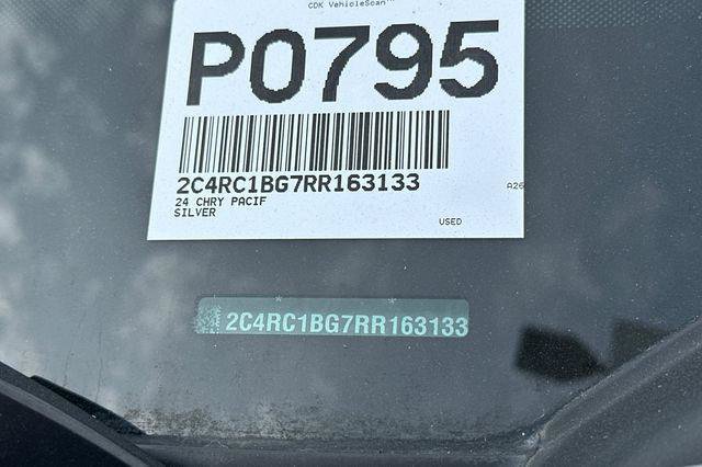 Certified 2024 Chrysler Pacifica Touring-L FWD image 30