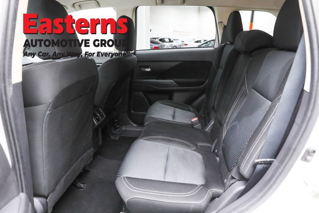 Used 2020 Mitsubishi Outlander ES image 21