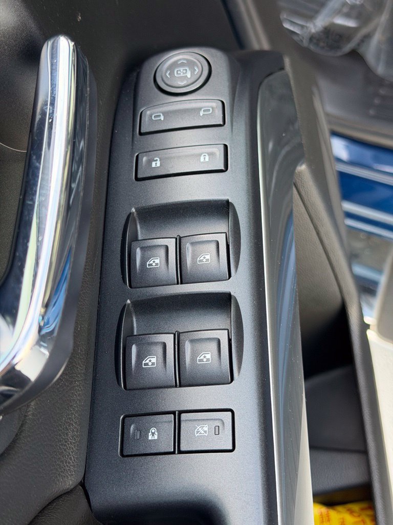 Used 2017 Chevrolet Silverado 1500 LT w/ All Star Edition AWD/4WD image 17