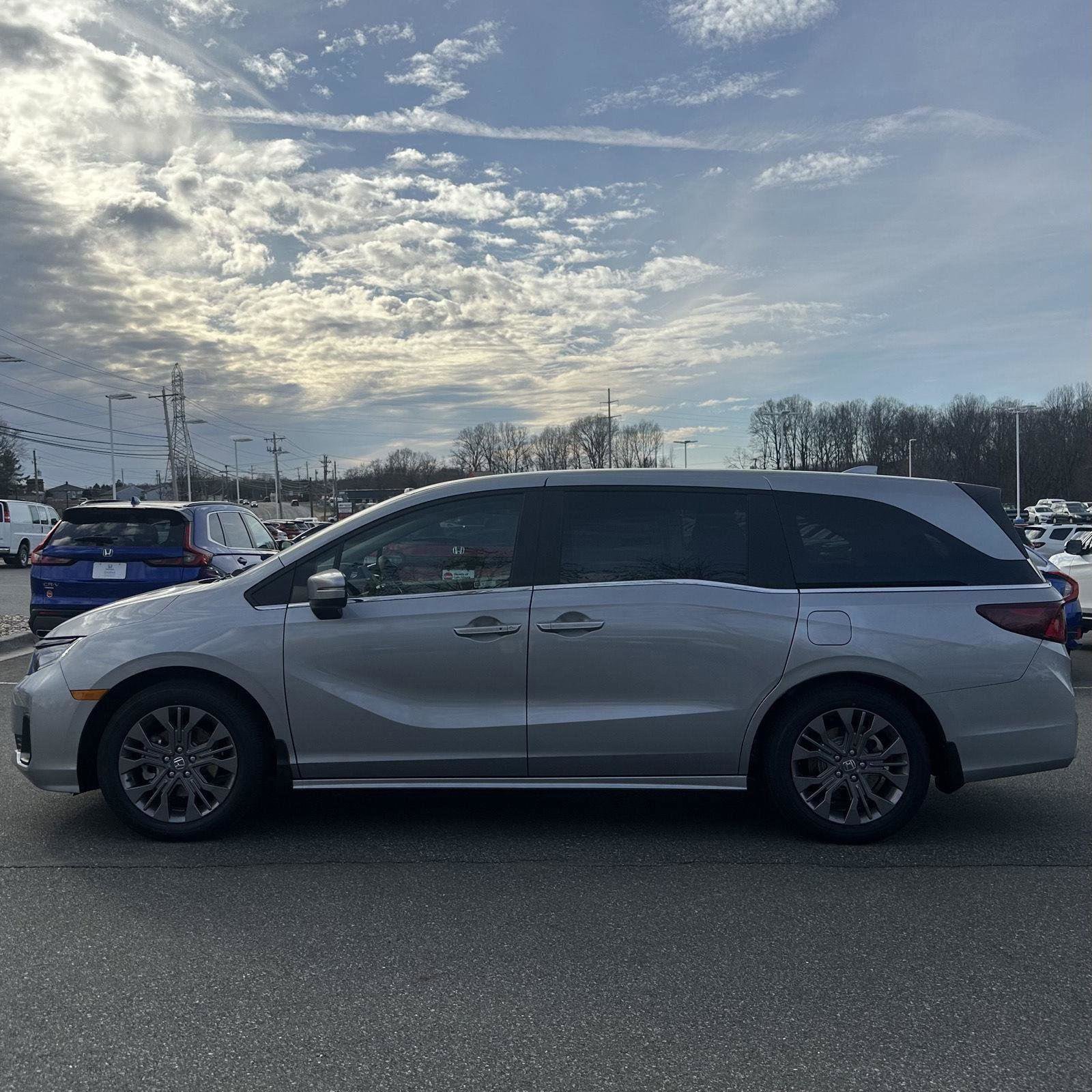 New 2026 Honda Odyssey Elite image 2