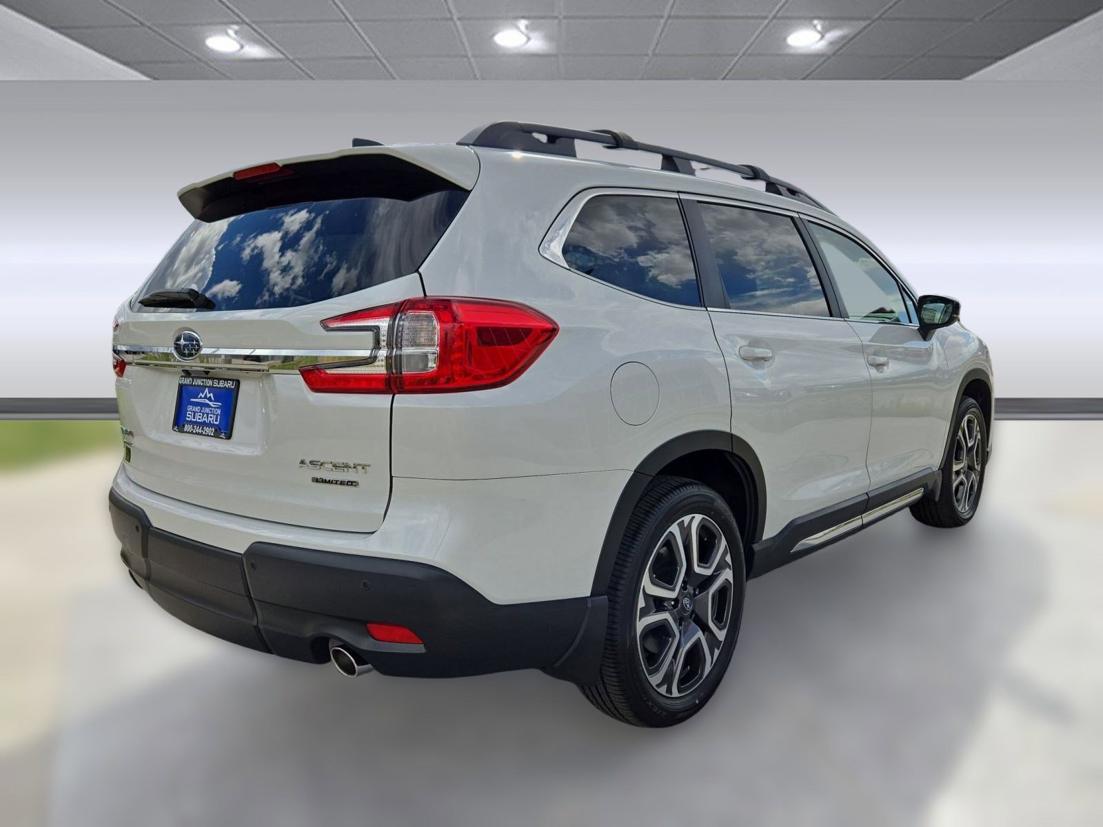 New 2025 Subaru Ascent Limited image 8