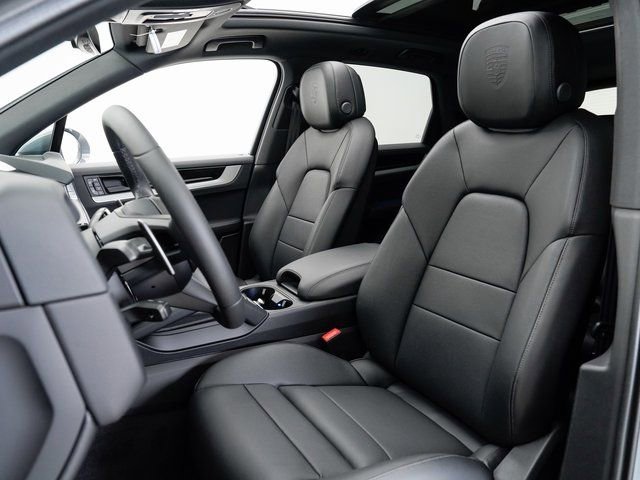 Certified 2025 Porsche Cayenne image 5
