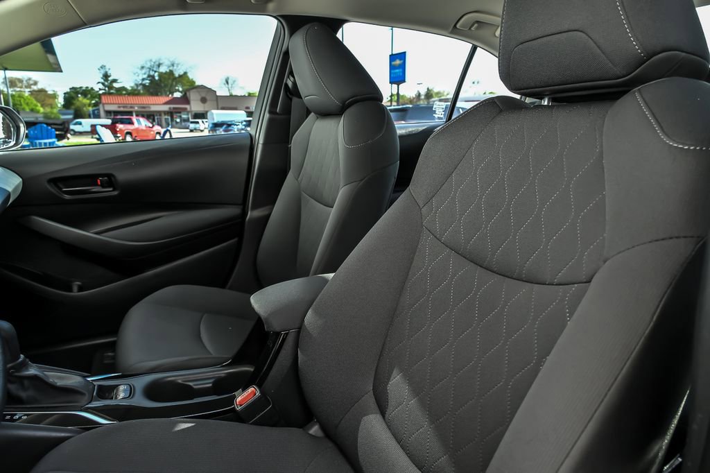 Used 2022 Toyota Corolla LE FWD image 16