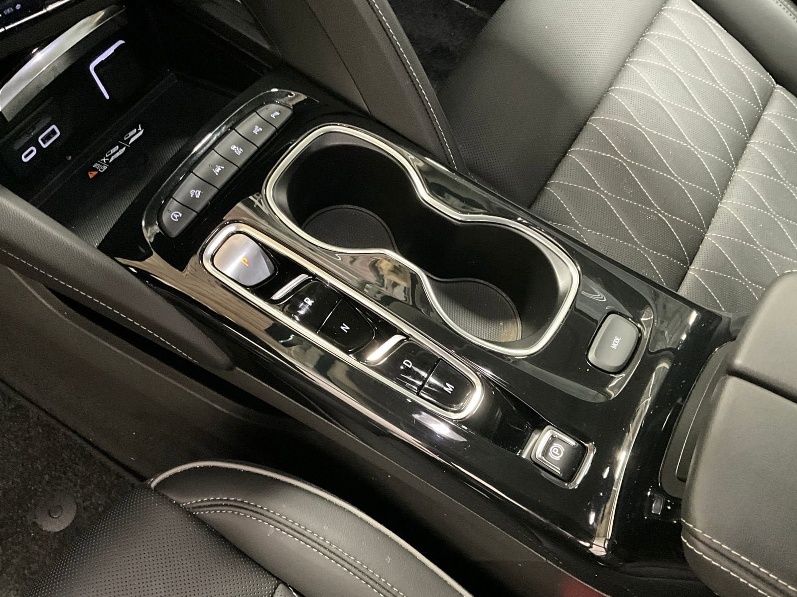 Used 2023 Buick Envision Avenir AWD/4WD image 18