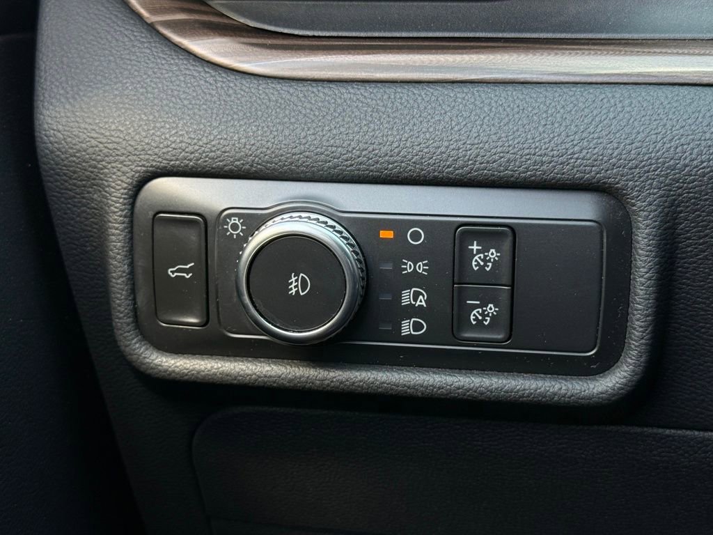 Used 2021 Ford Explorer Limited w/ Equipment Group 301A image 23