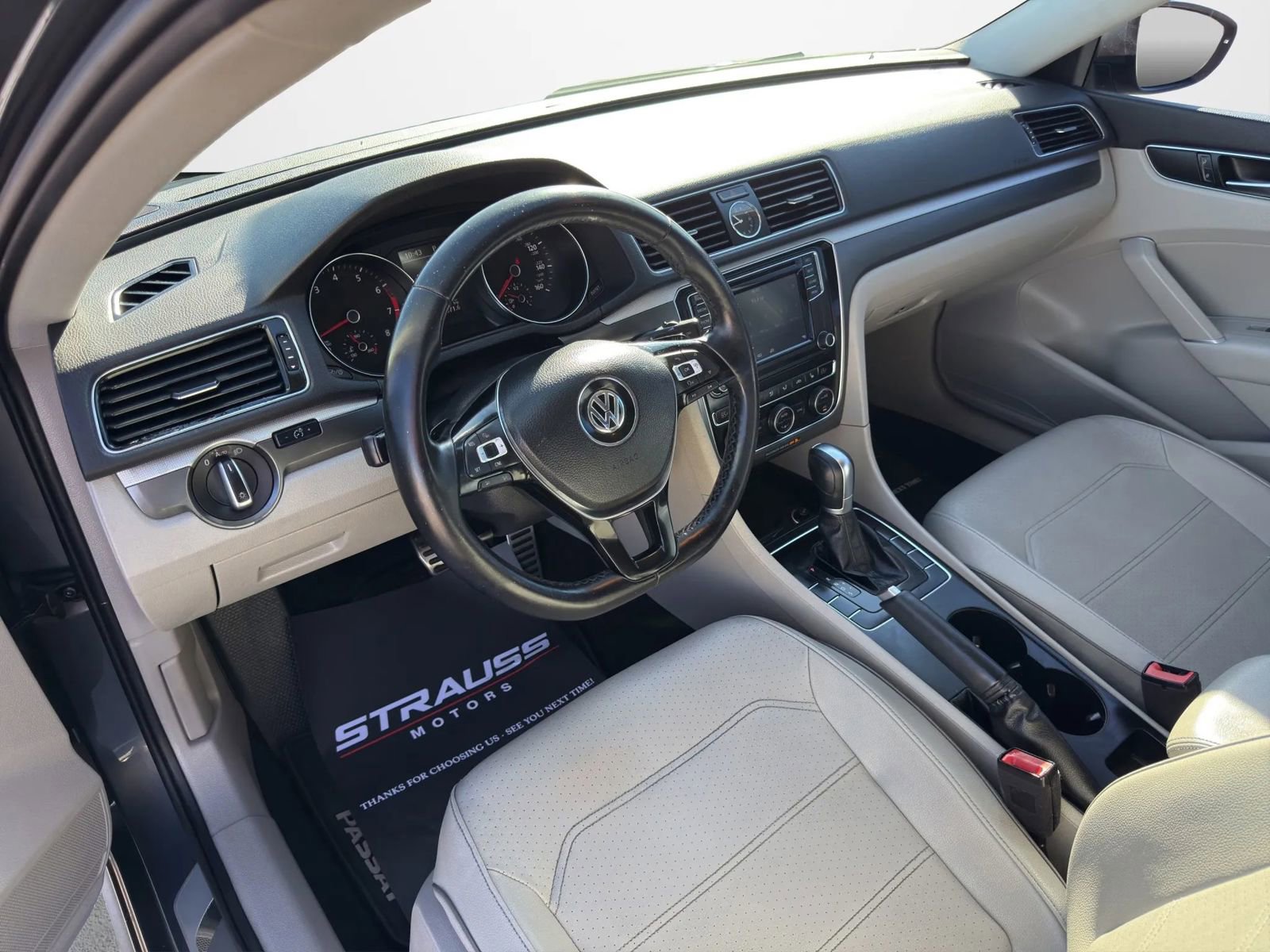 Used 2017 Volkswagen Passat 1.8T R-Line w/ R-Line Lighting Package image 12