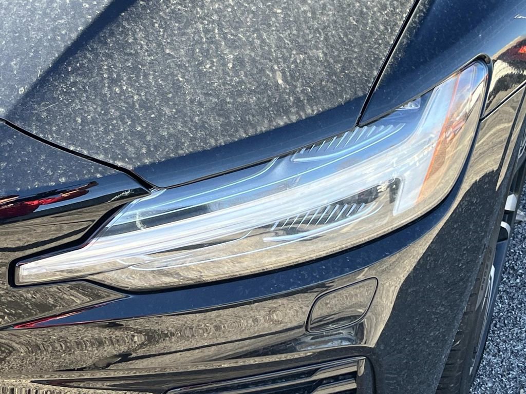 Used 2019 Volvo S60 T8 R-Design image 9