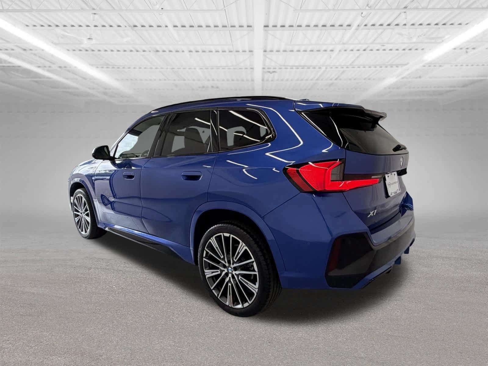 Used 2023 BMW X1 xDrive28i w/ M Sport Package AWD/4WD image 3