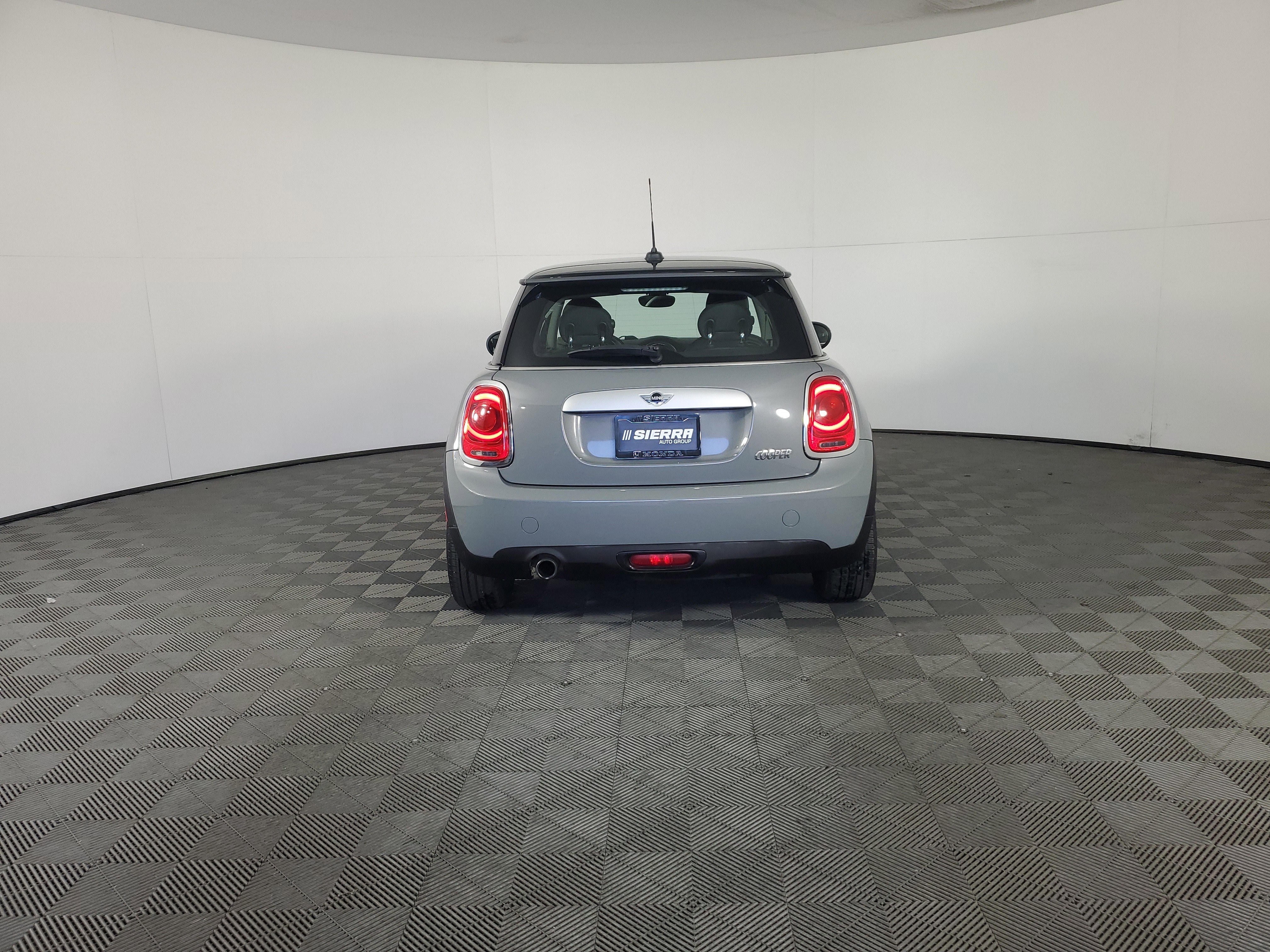 Used 2015 MINI Cooper 2-Door Hardtop image 5
