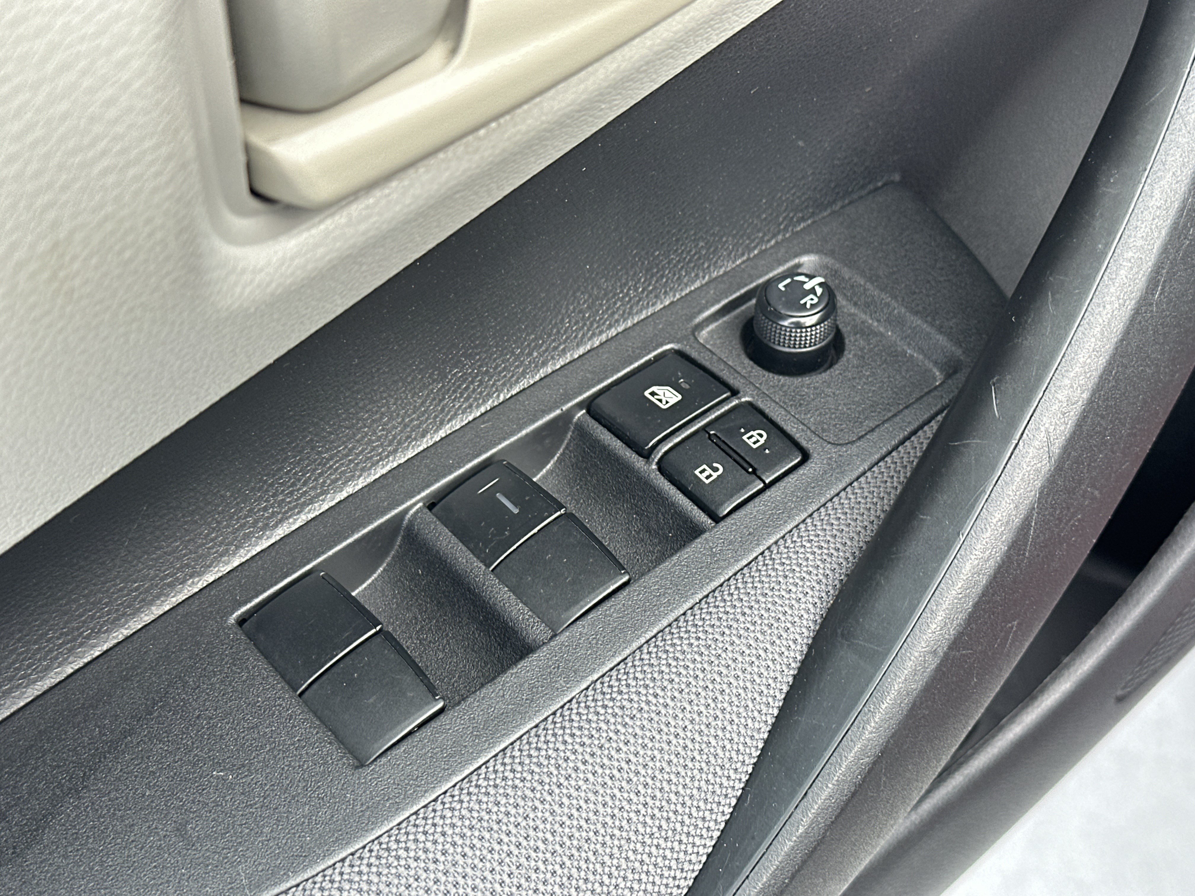Used 2022 Toyota Corolla LE FWD image 15