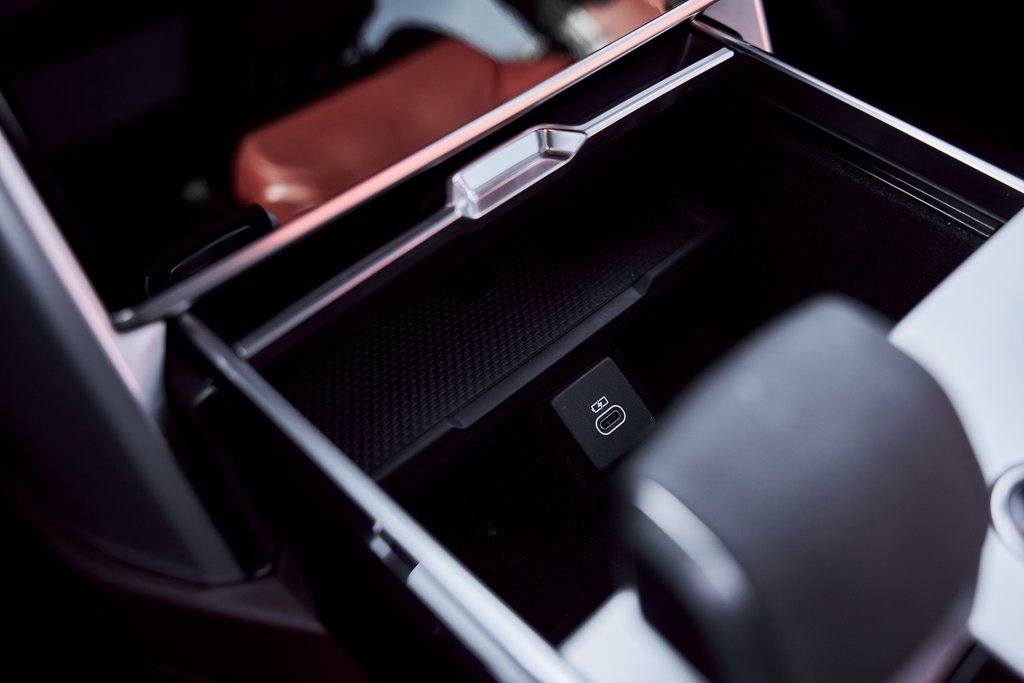 Used 2025 Land Rover Range Rover SE image 65