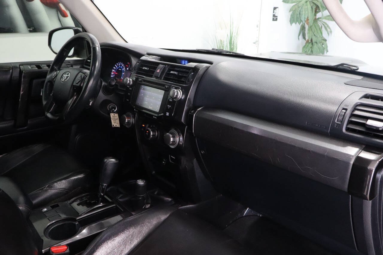 Used 2015 Toyota 4Runner Trail AWD/4WD image 9