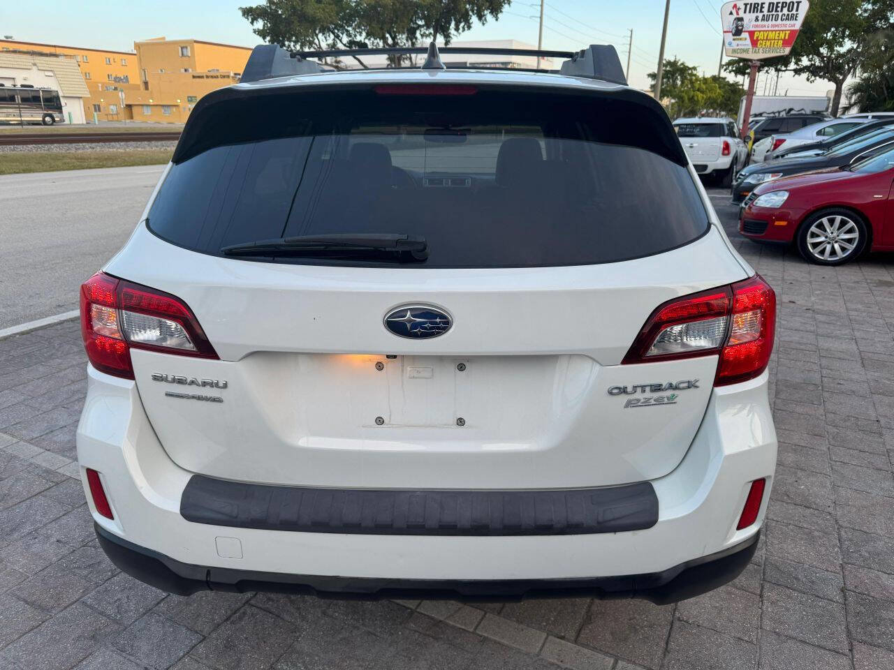 Used 2017 Subaru Outback 2.5i Premium AWD/4WD image 5