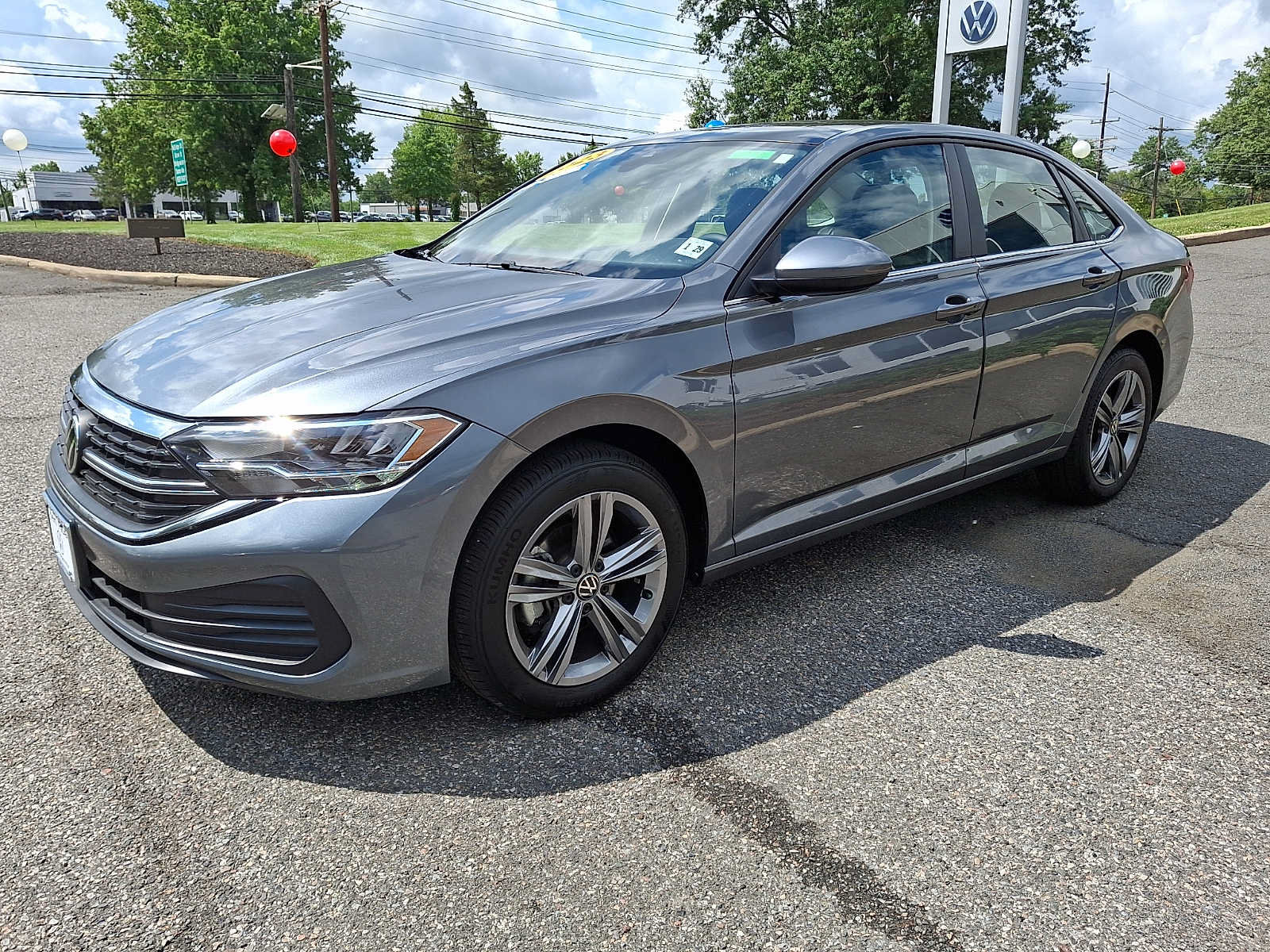 Certified 2023 Volkswagen Jetta SE FWD image 3