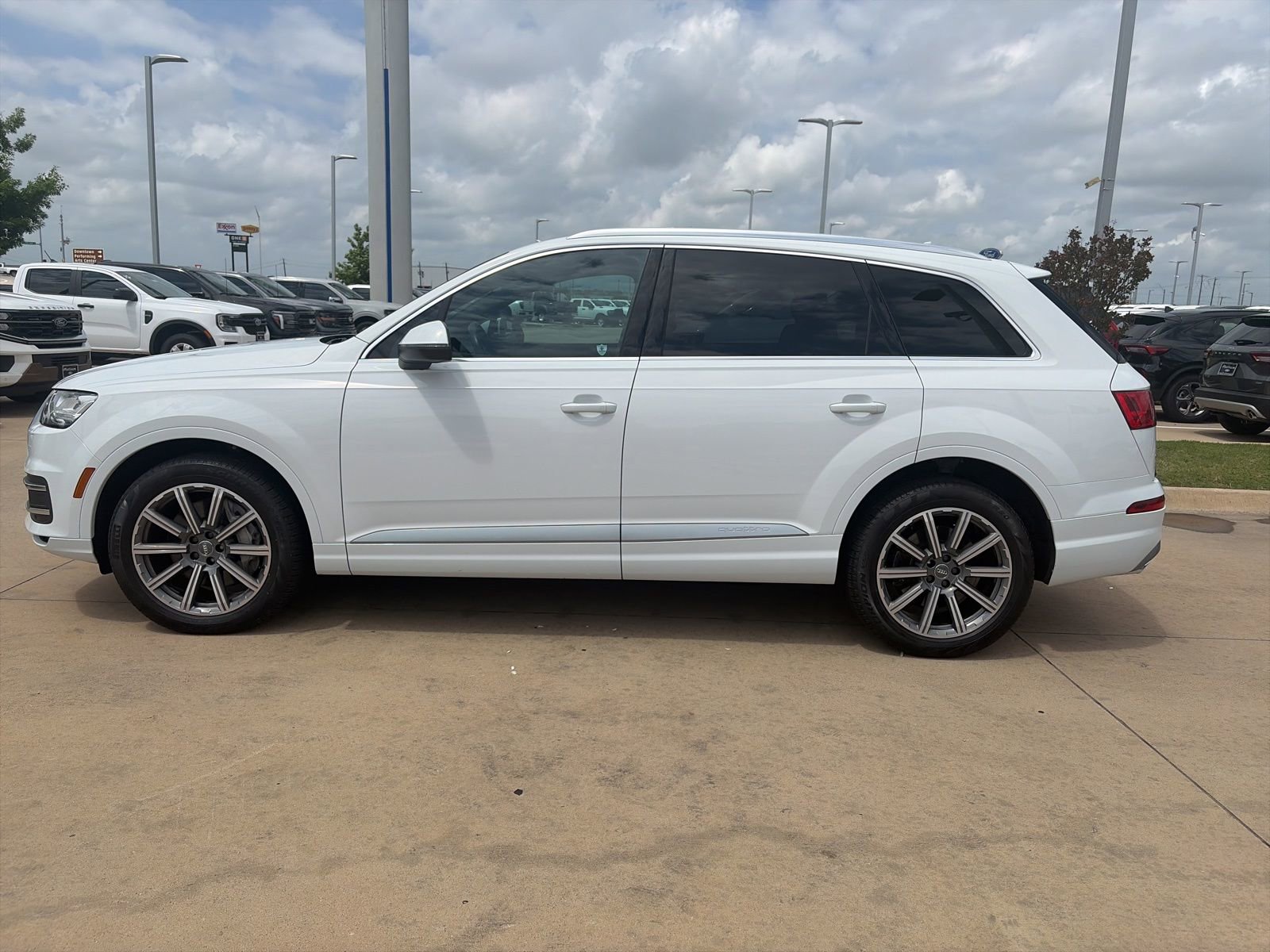 Used 2018 Audi Q7 3.0T Prestige image 2