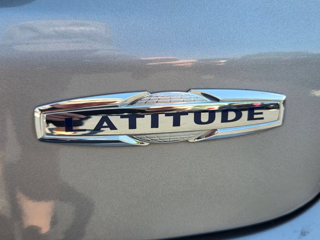 Used 2024 Jeep Compass Latitude AWD/4WD image 14