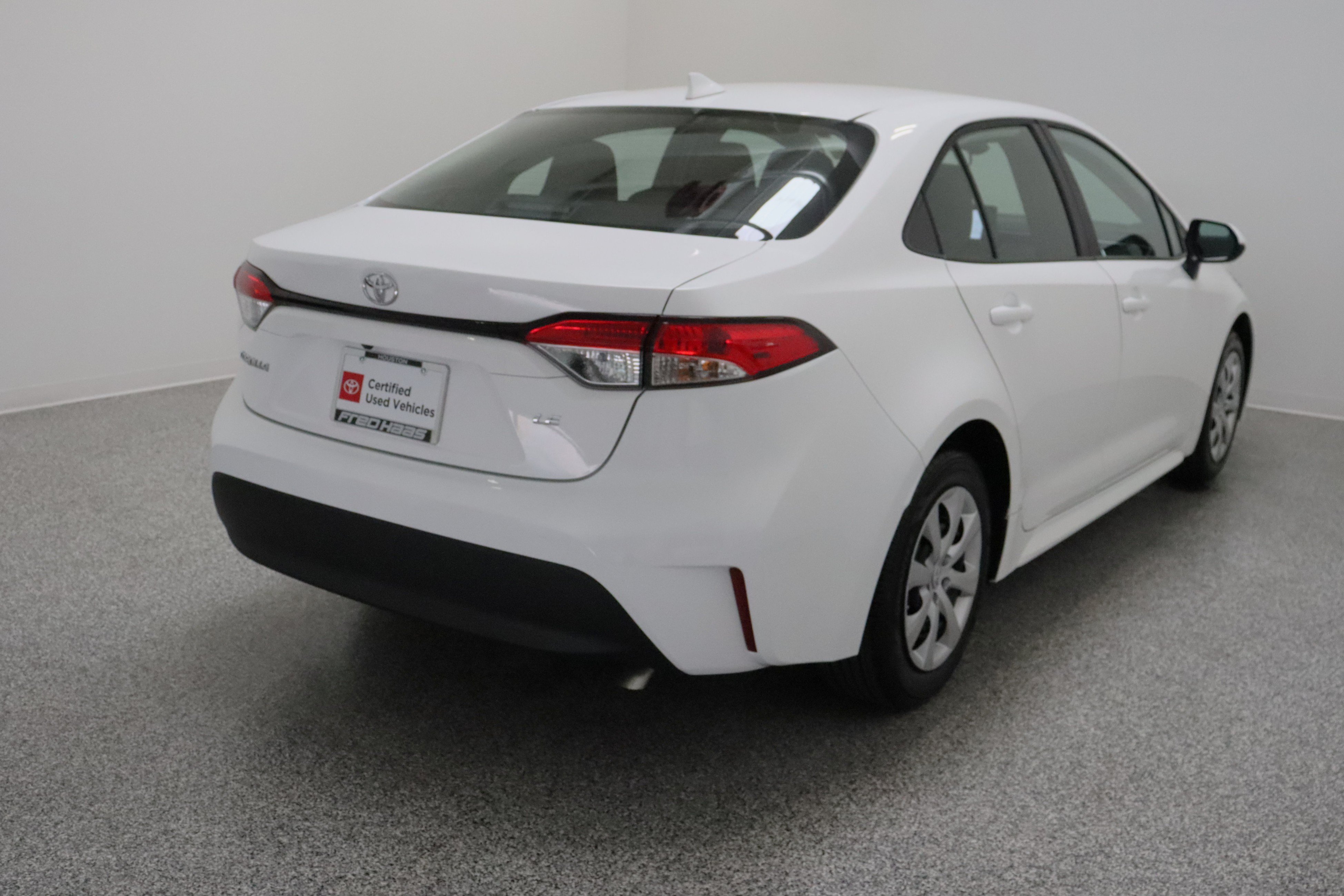 Used 2025 Toyota Corolla LE FWD image 7