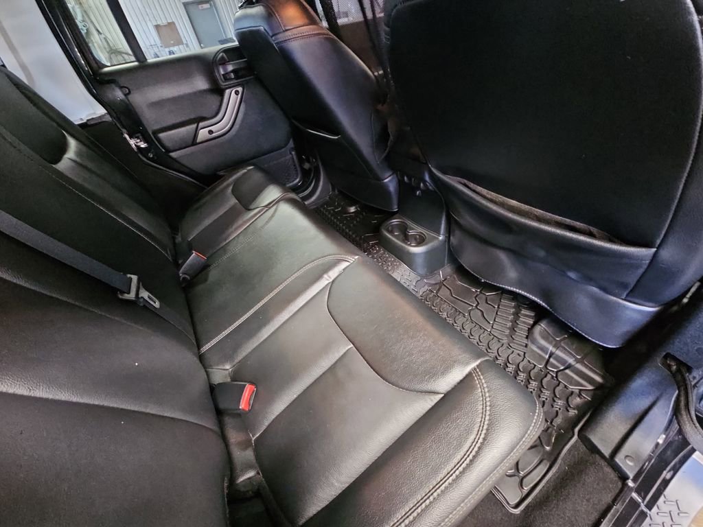 Used 2018 Jeep Wrangler Unlimited Sahara image 11