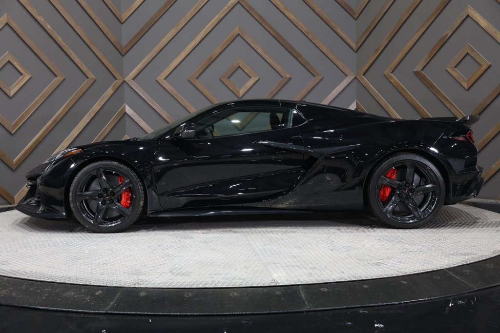 Used 2024 Chevrolet Corvette Z06 w/ Stealth Interior Trim Package image 4