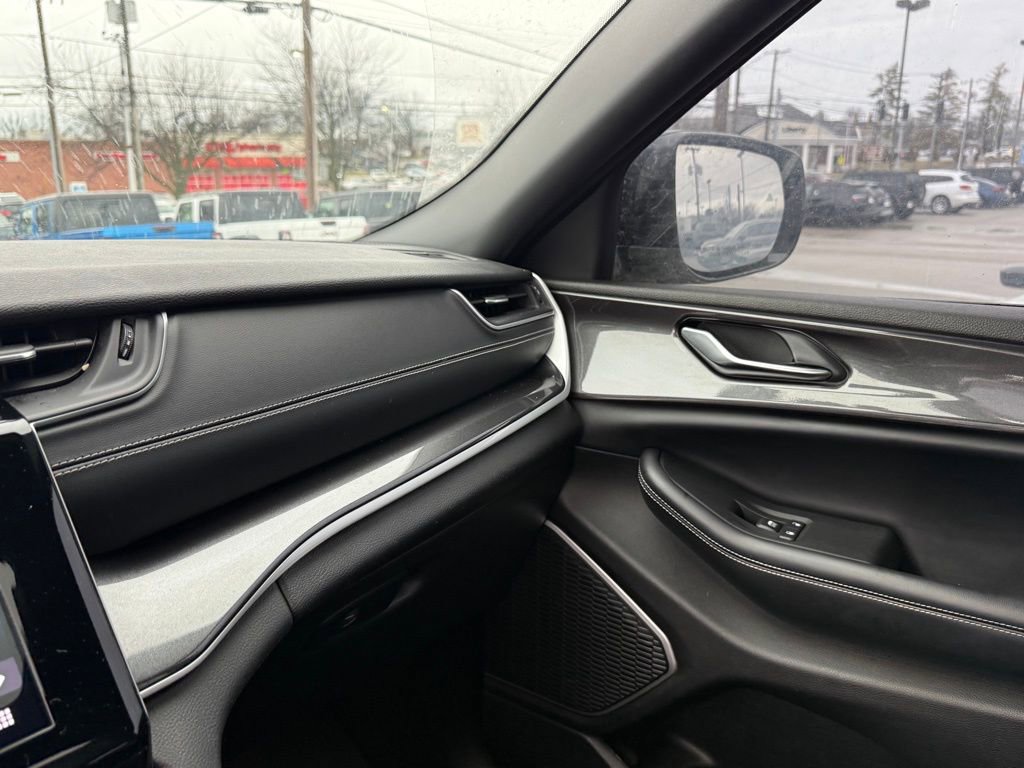 Used 2023 Jeep Grand Cherokee L Laredo image 22