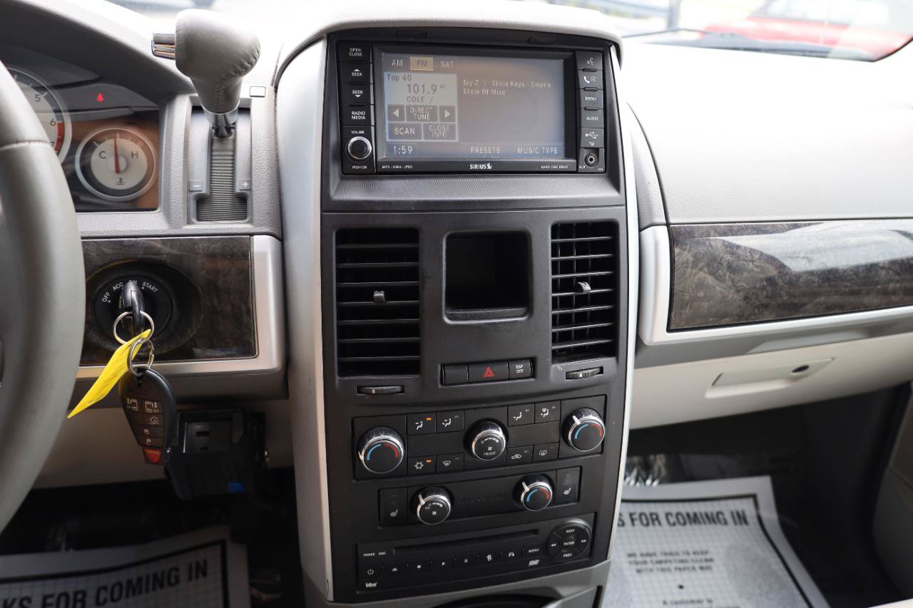 Used 2009 Dodge Grand Caravan SXT FWD image 10