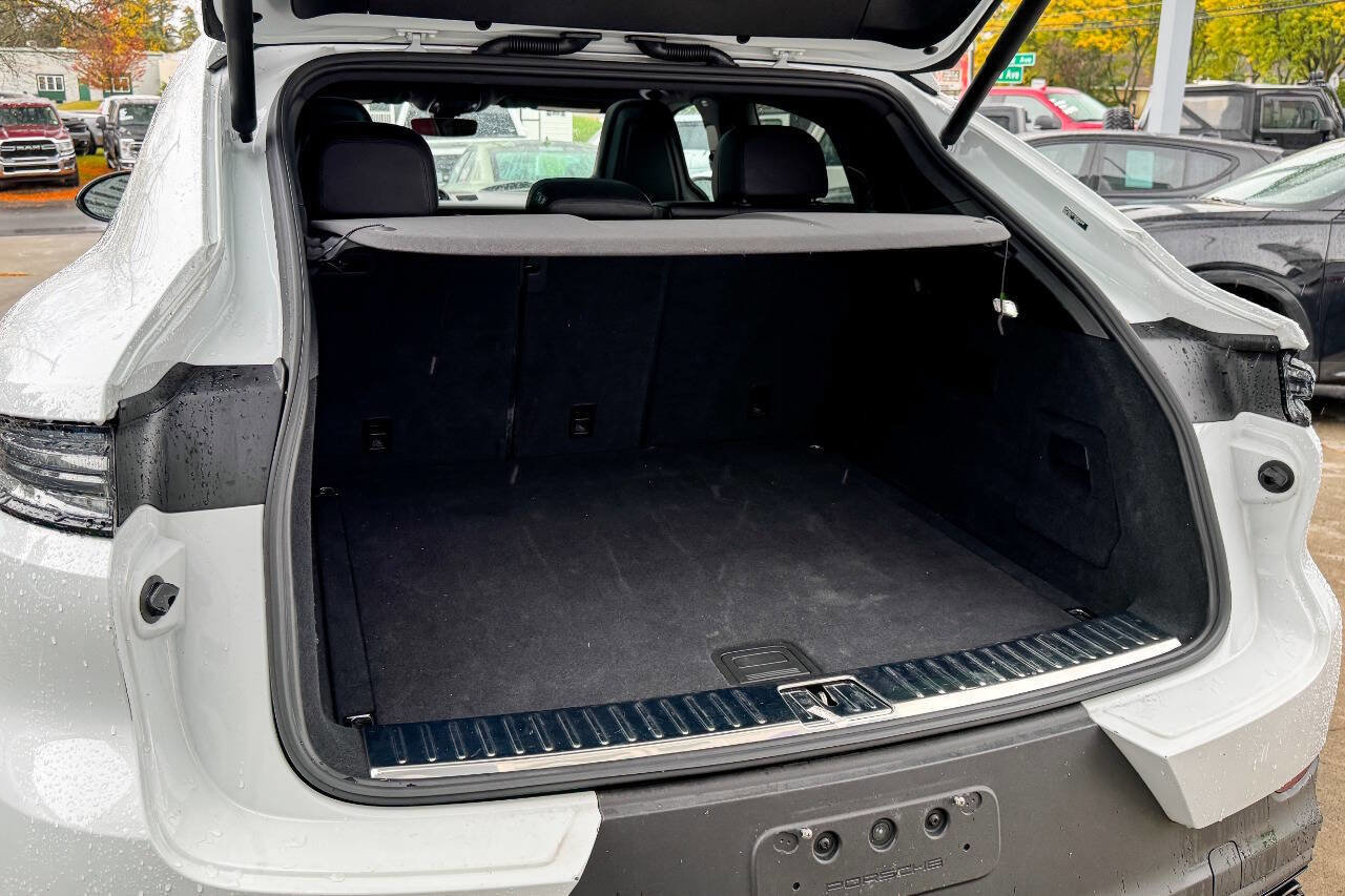 Used 2024 Porsche Cayenne Coupe image 14