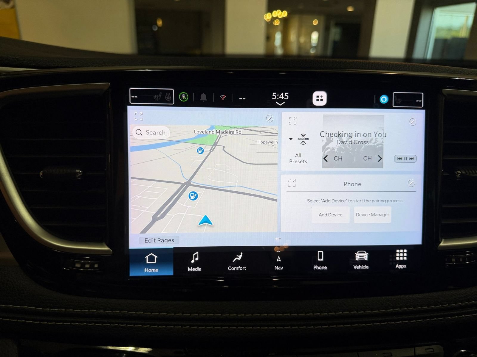 Used 2025 Chrysler Pacifica Limited FWD image 19