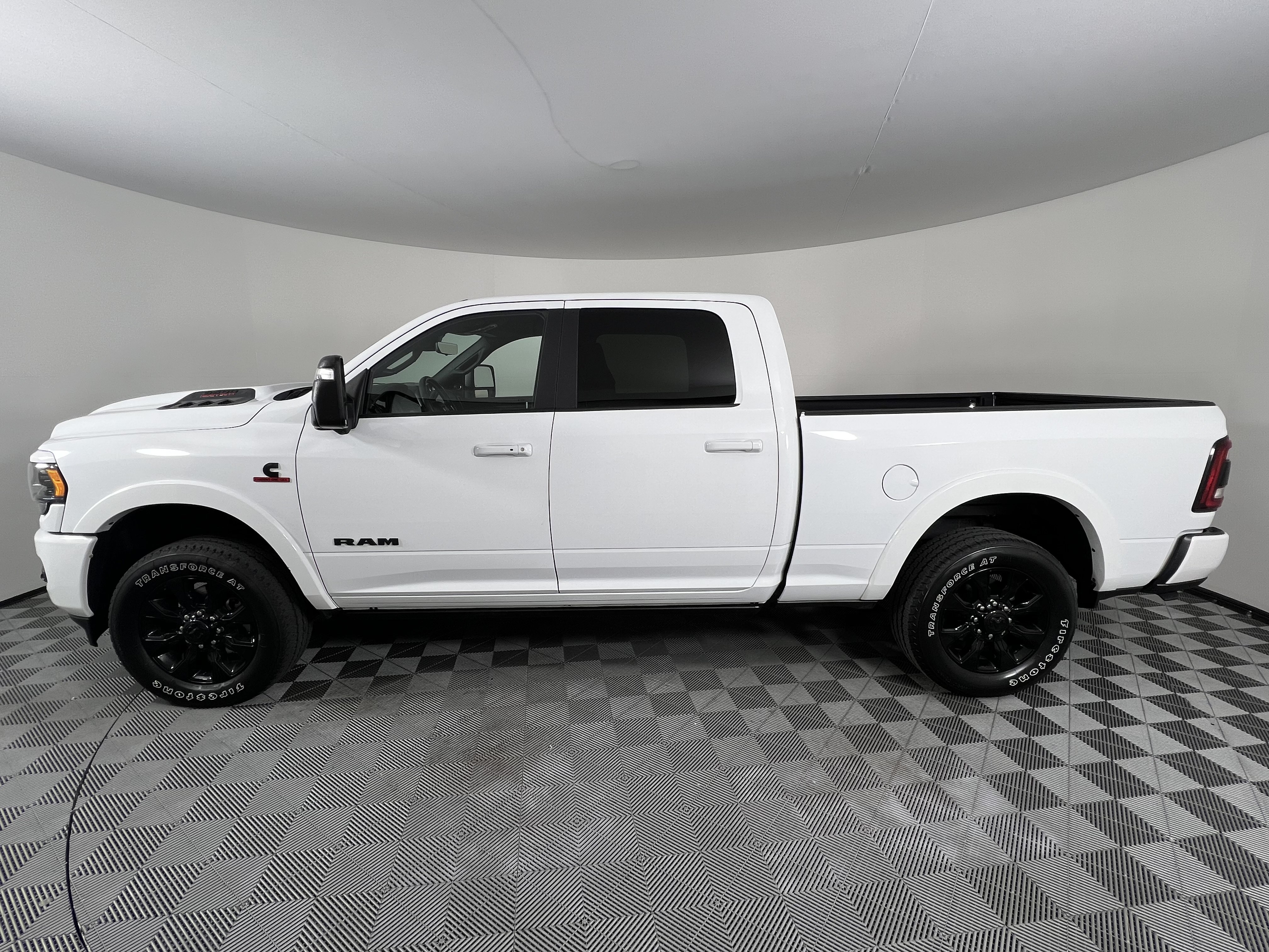 Used 2023 RAM 3500 Limited AWD/4WD image 9