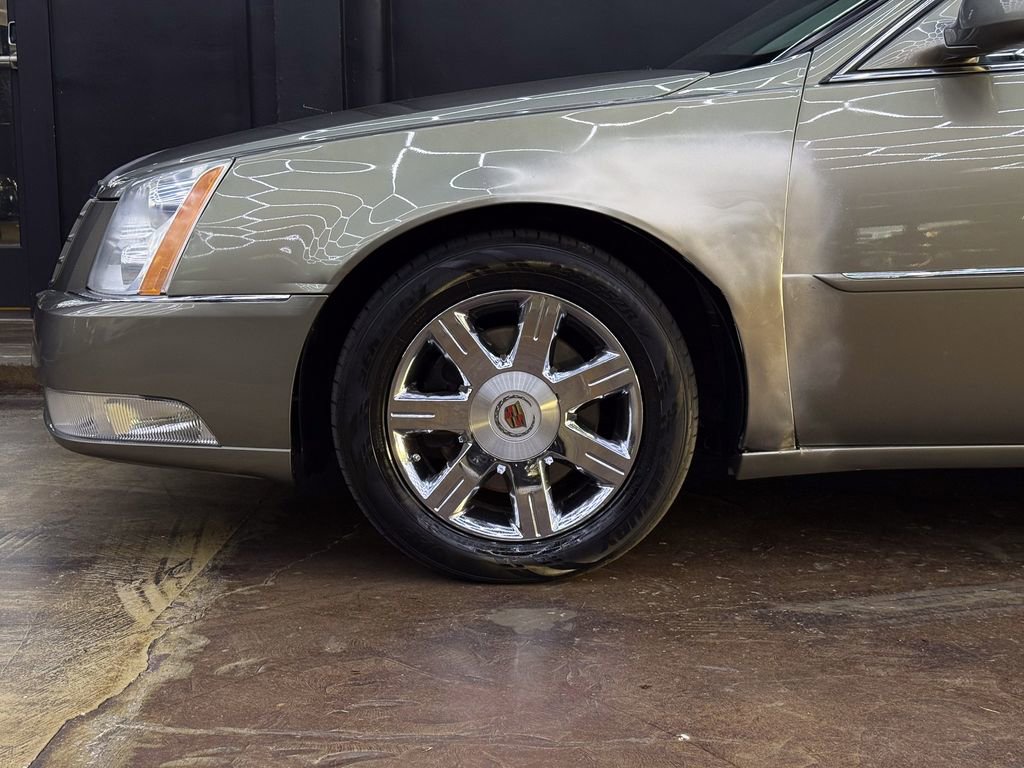 Used 2010 Cadillac DTS Premium FWD image 4