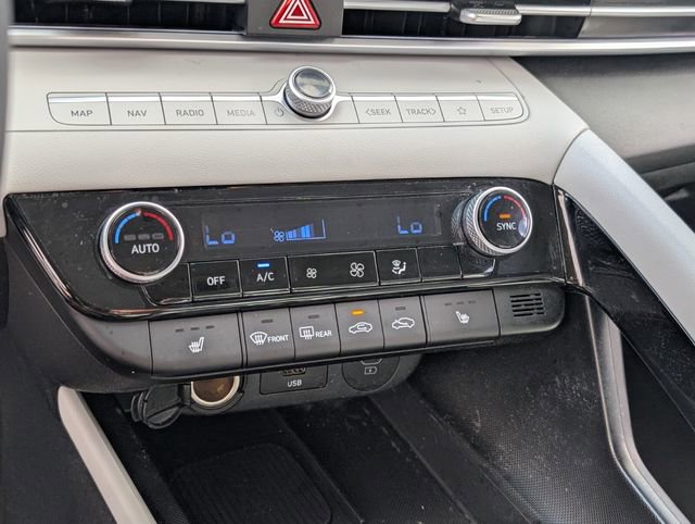 Used 2024 Hyundai Elantra Limited image 28