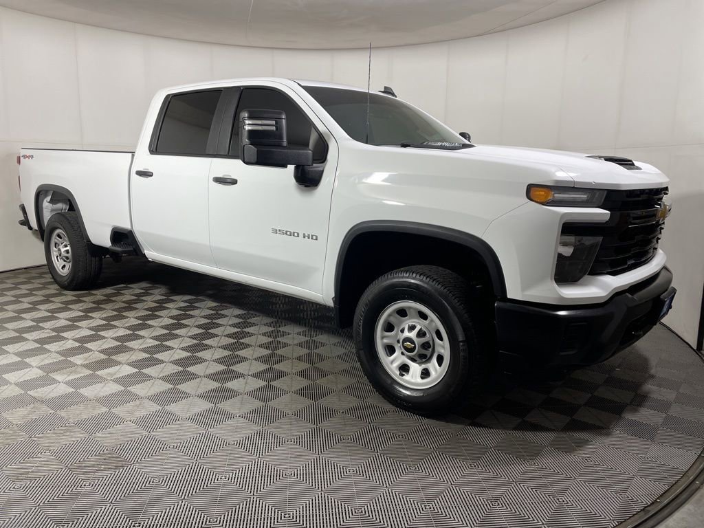 Used 2025 Chevrolet Silverado 3500 W/T image 2