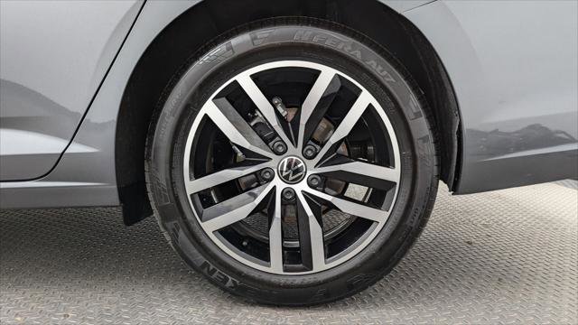 Used 2025 Volkswagen Jetta SE image 33