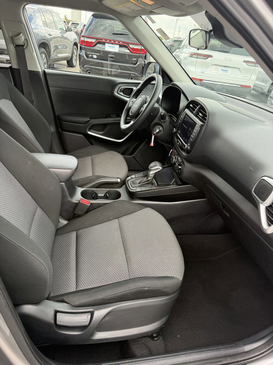 Used 2024 Kia Soul LX w/ Option Group 015 FWD image 31