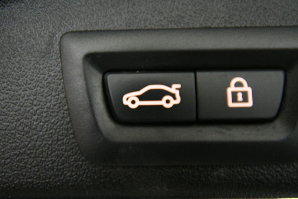 Used 2020 BMW X5 xDrive40i w/ Premium Package image 26