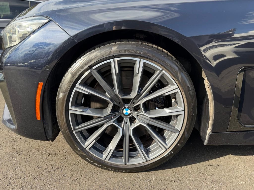 Used 2022 BMW 740i w/ M Sport Package image 8