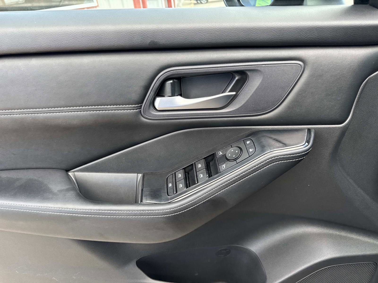 Used 2024 Nissan Rogue SV w/ SV Premium Package image 20